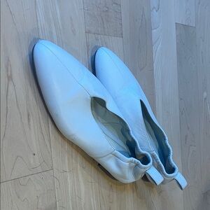 CO. Women’s White Pointed Ballet Flats